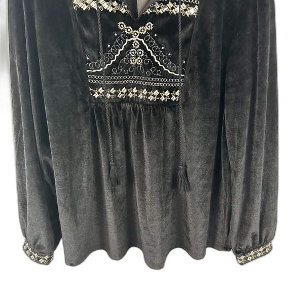 Curations Black Embroidered Velvet Blouse NWT Size Large - Picture 12 of 13